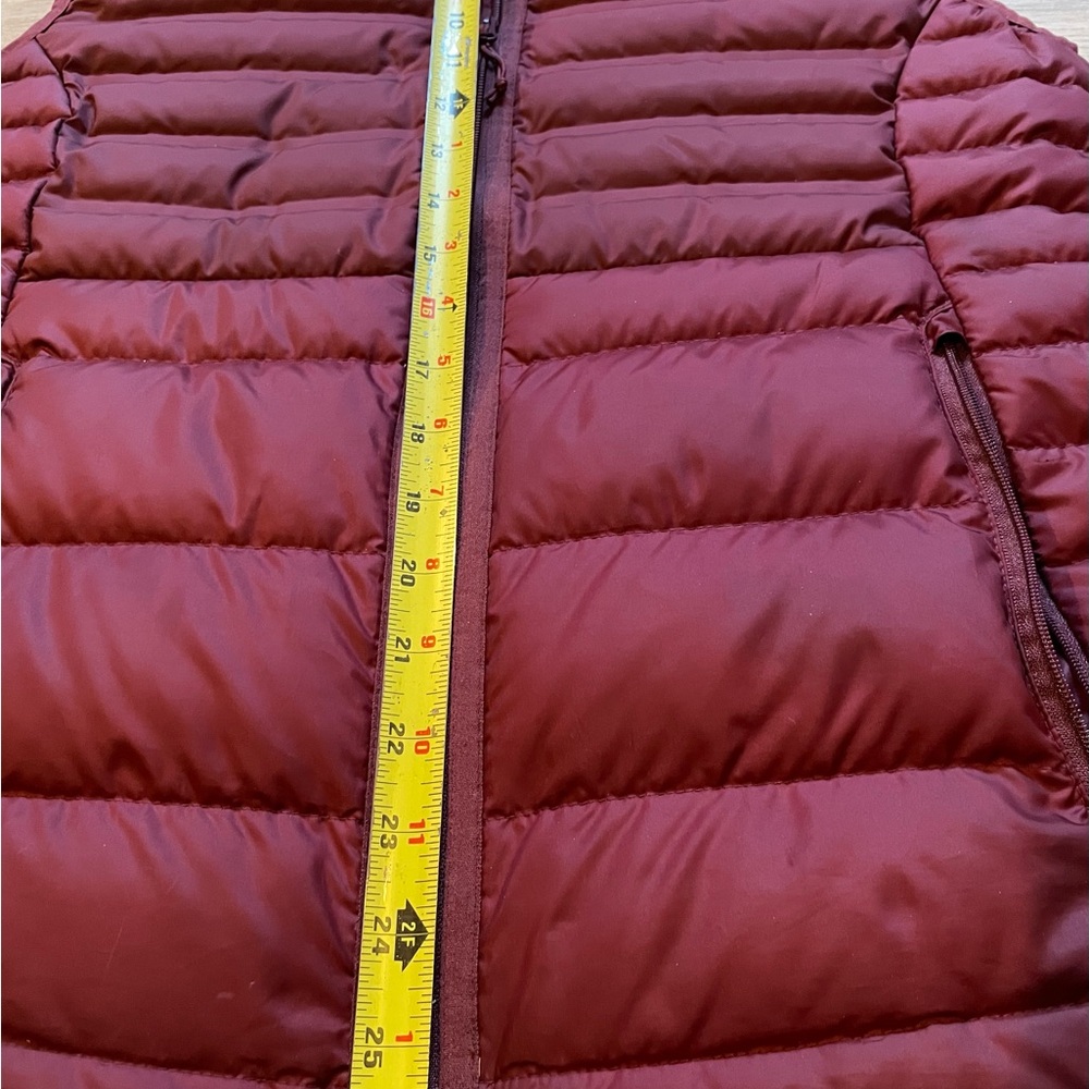 Columbia Women's McKay Lake Down Puffer Vest in a maroon M - Picture 3 of 5